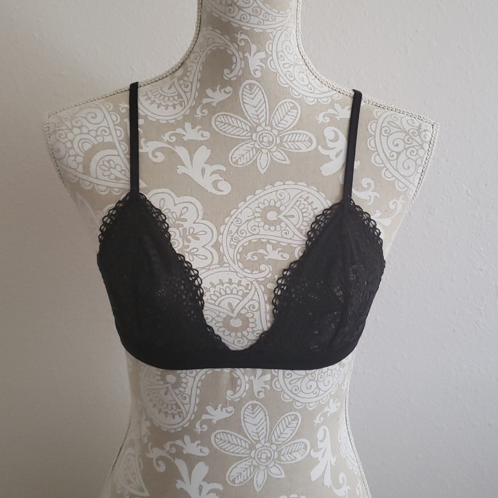 Victoria's Secret Black Lace Bralette Small